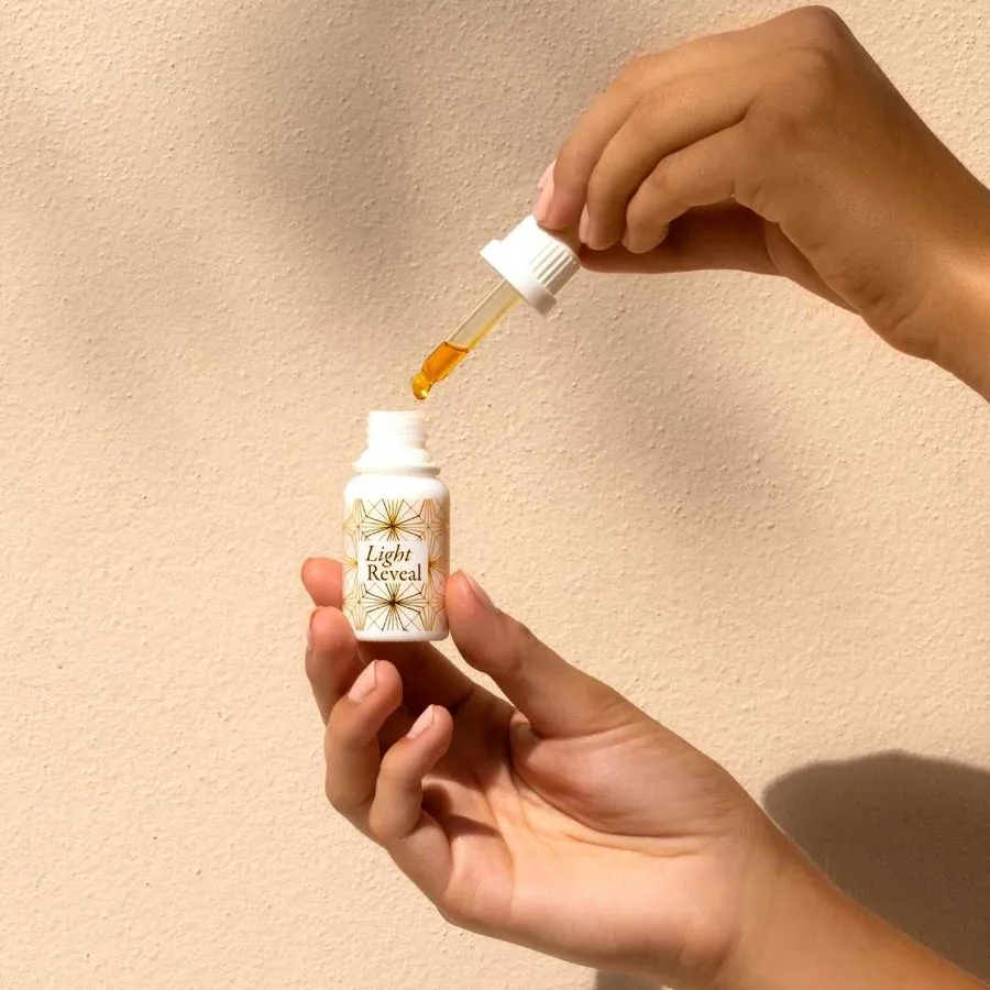 light reveal ILLUMINATIVE EYE serum